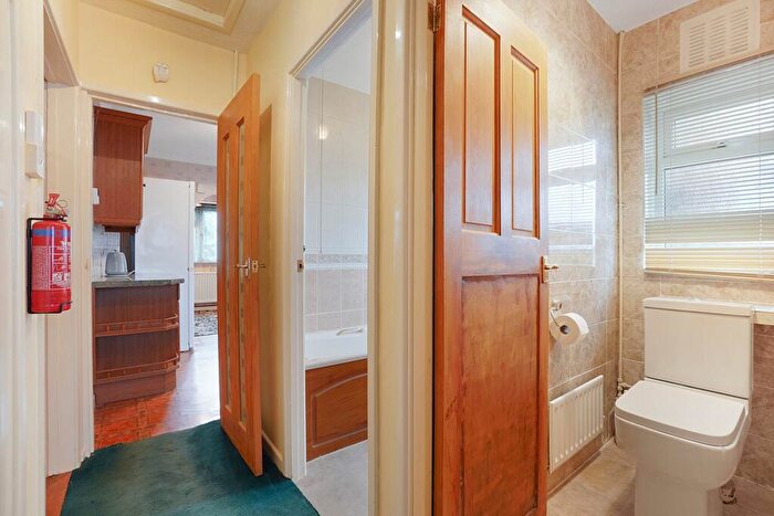 2 Bedroom Bungalow For Sale In High View Drive, Chatham, ME5