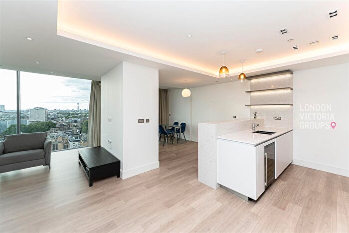 3 Bedroom Flat To Rent In Carrara Tower, City Road, London, EC1V