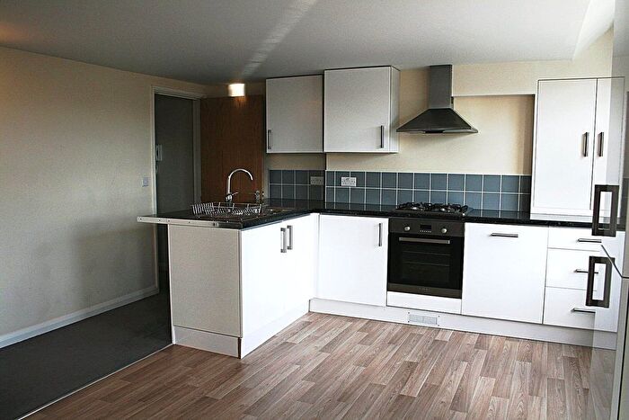 2 Bedroom Flat To Rent In Rostrevor Road, London, SW6