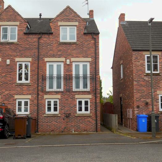3 Bedroom Town House To Rent In Bursar Way, Long Eaton, Nottingham, NG10