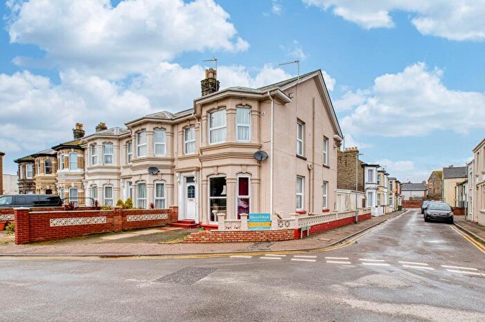 5 Bedroom End Of Terrace House For Sale In Crown Road, Great Yarmouth, NR30