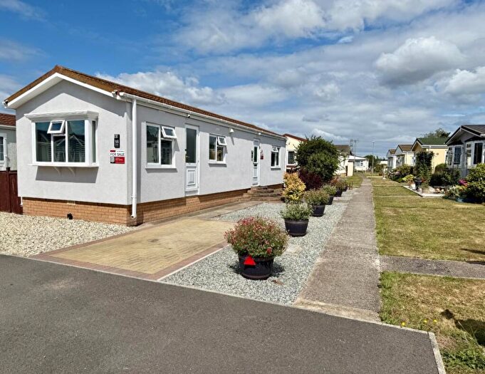 2 Bedroom Park Home For Sale In Berkeley Vale Park, Berkeley, GL13