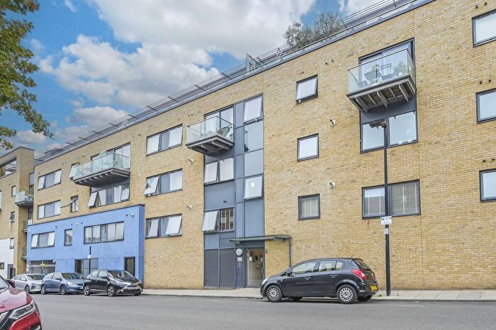 1 Bedroom Flat For Sale In Ferry Street, Isle Of Dogs, London, E14