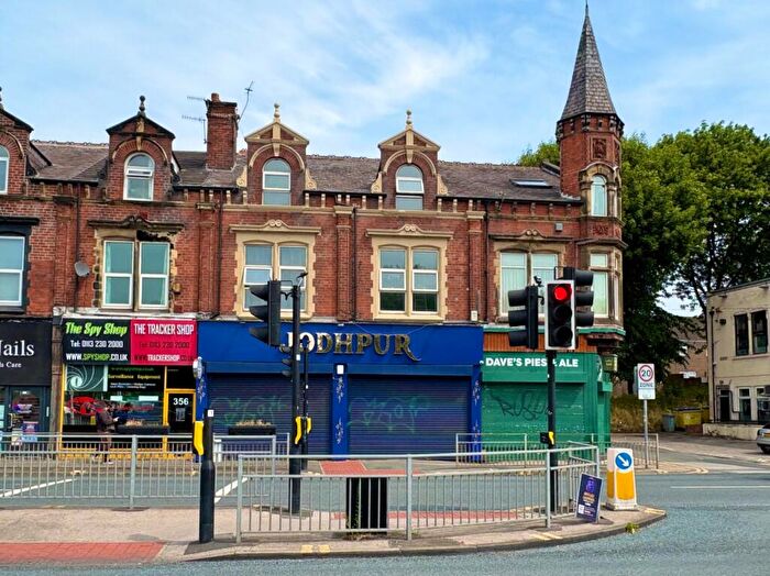 Flat To Rent In Kirkstall Road, Burley, Leeds, LS4
