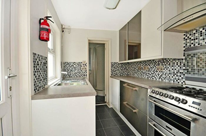 2 Bedroom House To Rent In Ludlow Road, Guildford, GU2