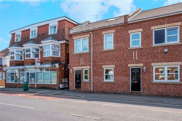 1 Bedroom Maisonette To Rent In Walton Road, West Molesey, Surrey, KT8