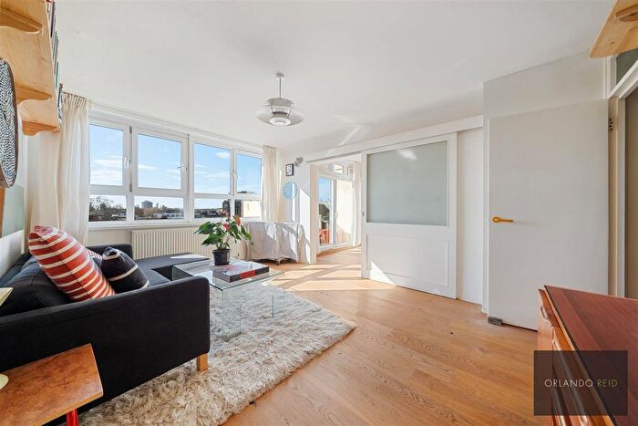 2 Bedroom Flat To Rent In Grantham Road, London, SW9