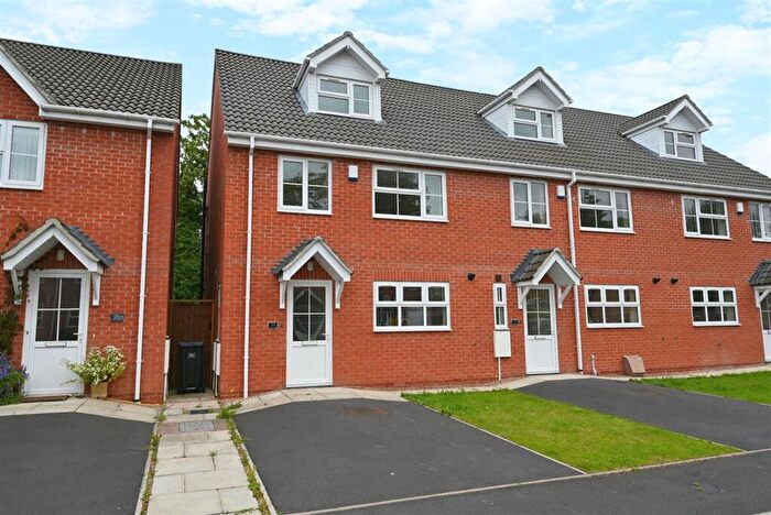 3 Bedroom Town House For Sale In Dobbs Mill Close, Selly Park, Birmingham, B29