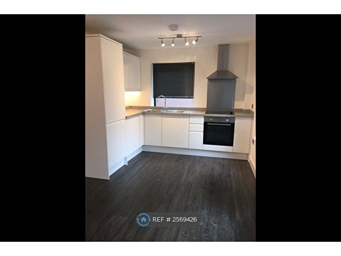 1 Bedroom Flat To Rent In South Street, Epsom, KT18