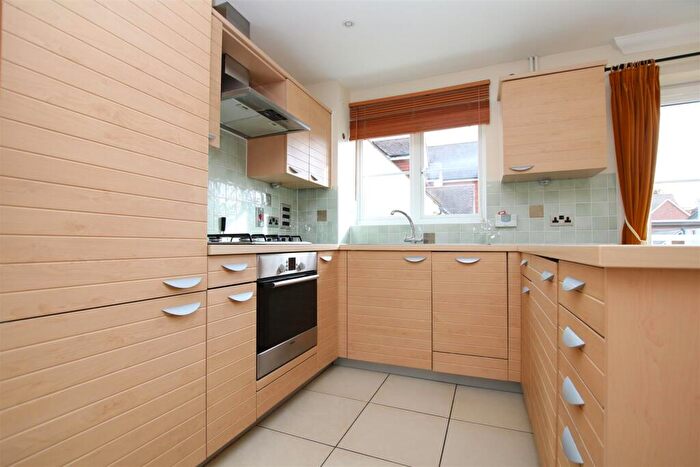 2 Bedroom Apartment To Rent In Pondtail Park, Horsham, RH12