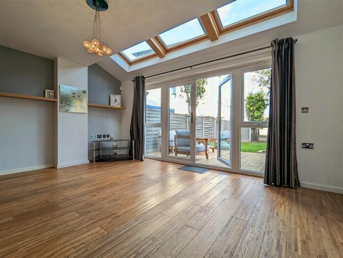 4 Bedroom Town House To Rent In Lower Broughton Road, Salford, M7