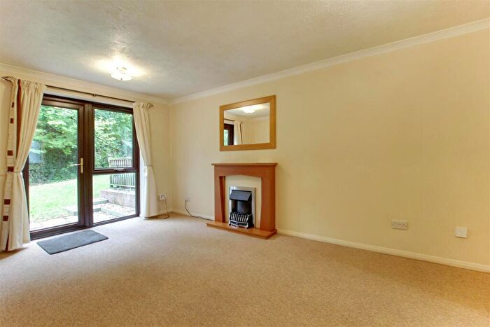 1 Bedroom Apartment To Rent In Woodcroft, Burgess Hill, West Sussex, RH15
