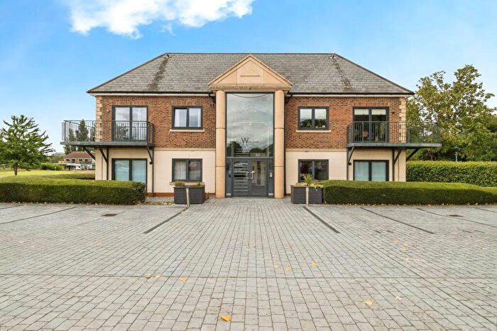 2 Bedroom Flat For Sale In Abridge Road, Chigwell, Essex, IG7