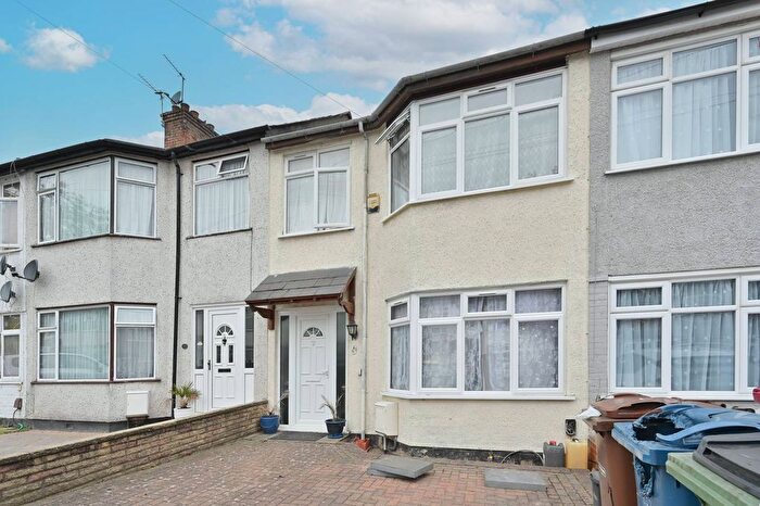 3 Bedroom Terraced House To Rent In Crofts Road, Harrow, HA1