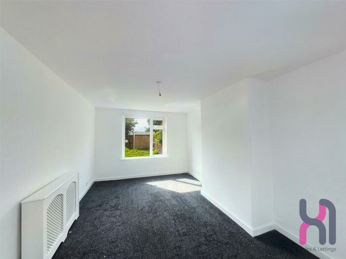 3 Bedroom Semi-Detached House To Rent In Tong Head Avenue, Bolton, BL1