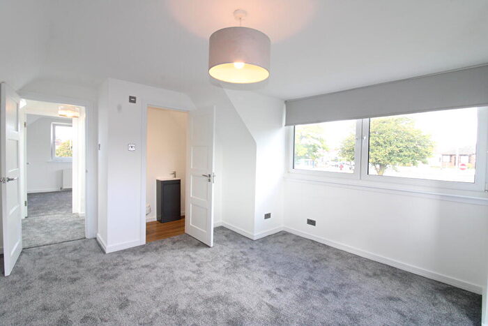 4 Bedroom House To Rent In Gleniffer Road, Renfrew, PA4