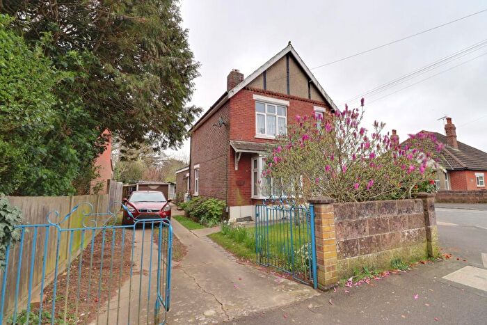 3 Bedroom Detached House For Sale In Longwood Avenue, Cowplain, PO8