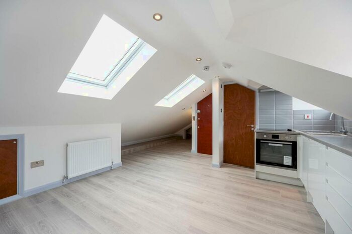 Studio To Rent In Croydon Road, Penge, London, SE20