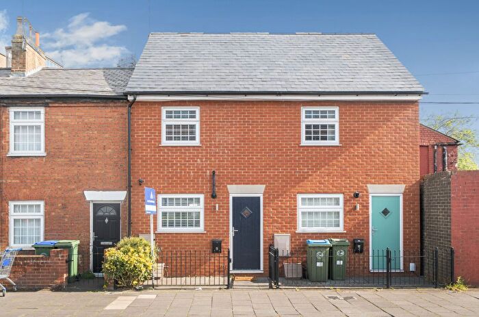 2 Bedroom Terraced House For Sale In New Street, Aylesbury, HP20