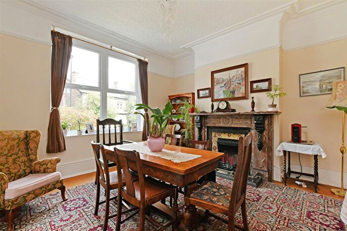 6 Bedroom Semi-detached House For Sale In Clarkegrove Road, Botanical Gardens, S10