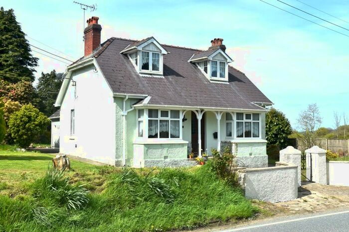 3 Bedroom Bungalow For Sale In Euron, Penrhiwpal, SA44