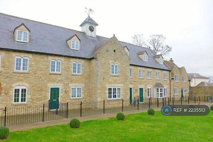 2 Bedroom Flat To Rent In Heathfield, Bletchingdon, Kidlington, OX5