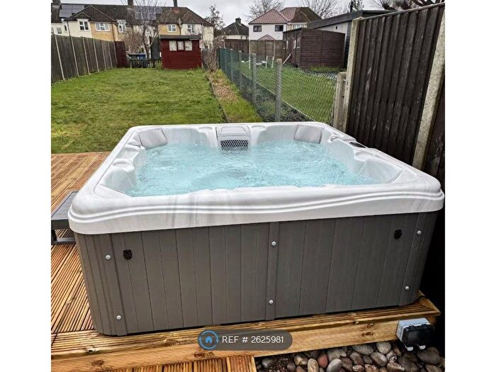 3 Bedroom Semi-Detached House To Rent In Stretten Avenue, Cambridge, CB4