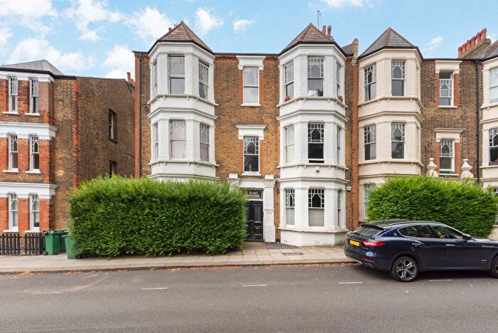 3 Bedroom Flat To Rent In Gondar Gardens, West Hampstead, NW6