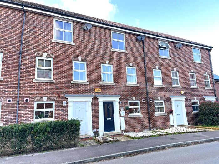 4 Bedroom Terraced House To Rent In Walsh Road, Bramley, Tadley, RG26