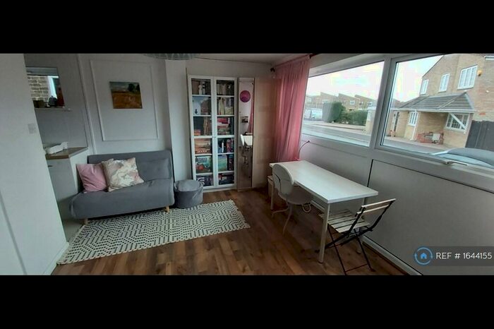 1 Bedroom Flat To Rent In Virgil Drive, Broxbourne, EN10