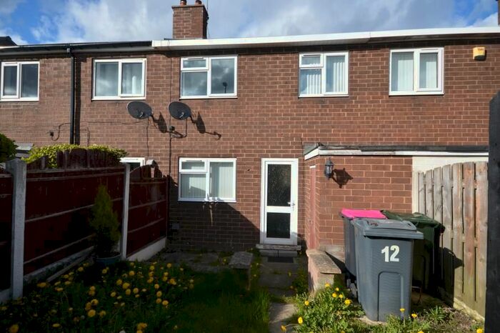 3 Bedroom Town House To Rent In Woodside Walk, Rotherham, S61