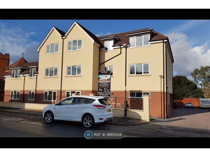 2 Bedroom Flat To Rent In Daanish Court, Maidenhead, SL6