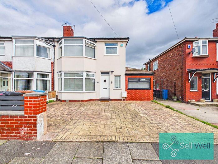 3 Bedroom Semi-Detached House For Sale In Kingsway, Swinton, Manchester, M27