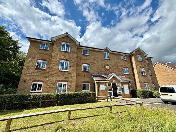 2 Bedroom Flat For Sale In Percivale Road, Yeovil, Somerset, BA21
