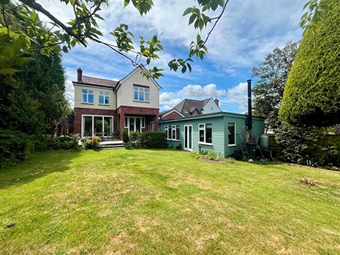 4 Bedroom Detached House For Sale In Moberly Road, Salisbury, SP1