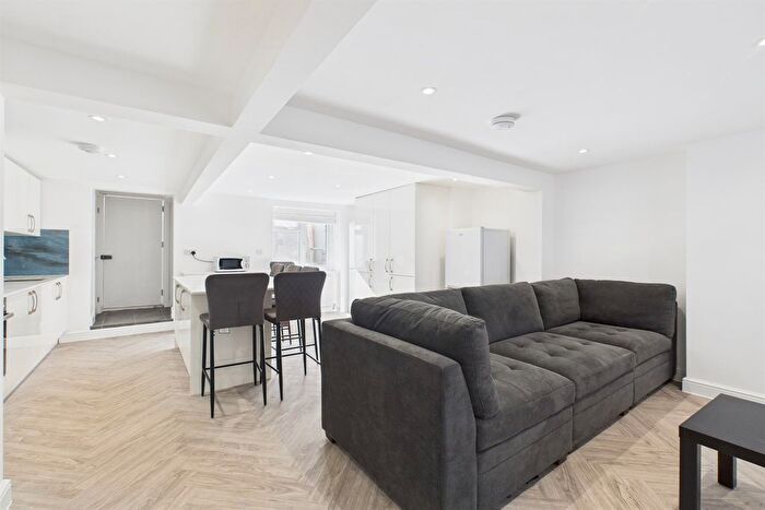 5 Bedroom End Of Terrace House To Rent In Ferndale Road, Clapham North, SW4