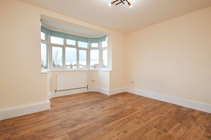 2 Bedroom Flat To Rent In Oakleigh Road North, N20