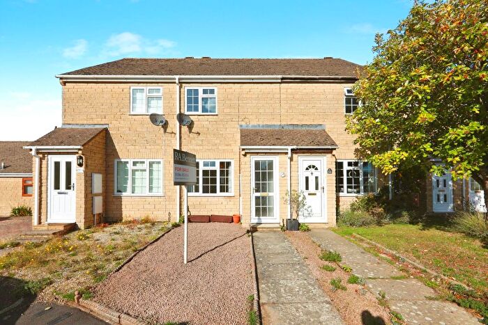 2 Bedroom Terraced House For Sale In Averill Close, Broadway, Worcestershire, WR12