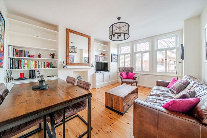 2 Bedroom Flat For Sale In Fairlawn Avenue, Chiswick, London, W4