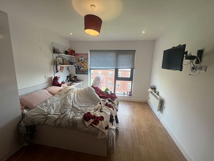 1 Bedroom Flat To Rent In The Pavillion, St Michaels Lane, Headingley, Leeds, LS6