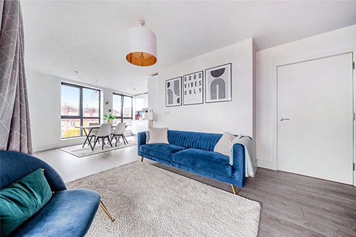 2 Bedroom Flat For Sale In Masons Hill, Bromley, BR2