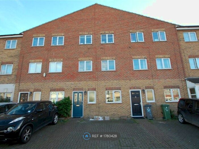 4 Bedroom Terraced House To Rent In Victoria Road, Dagenham, RM10