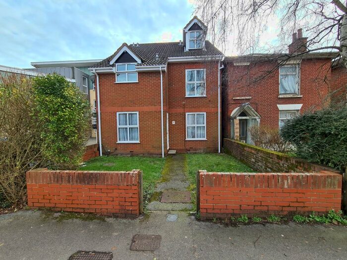 1 Bedroom Flat To Rent In Millbrook Road East, Freemanlte, SO15