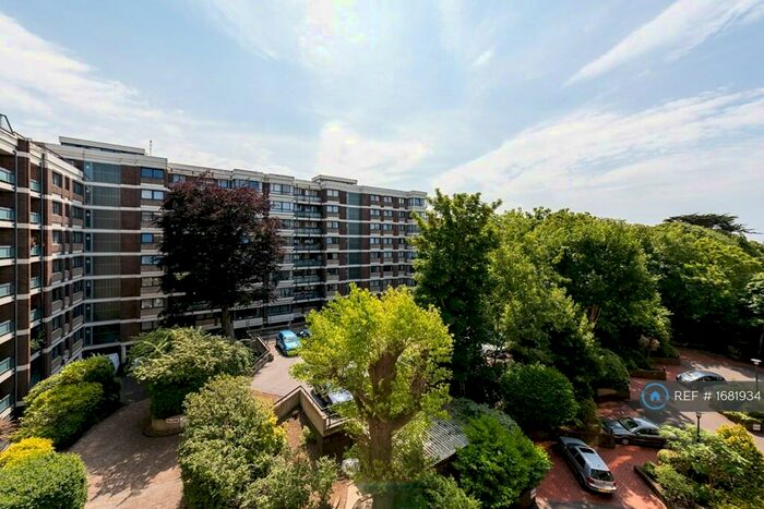 2 Bedroom Flat To Rent In Eaton Manor, Hove, BN3