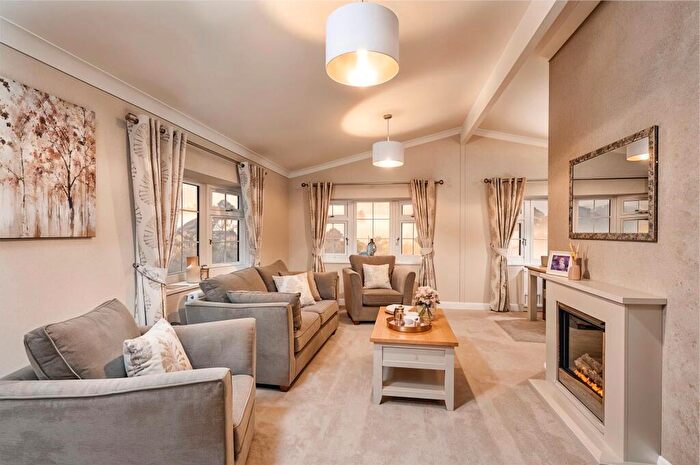 2 Bedroom Park Home For Sale In Newport, Isle Of Wight, PO30