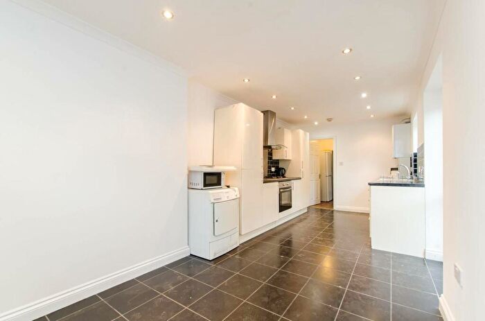 5 Bedroom House To Rent In Bow Common Lane, Mile End, London, E3