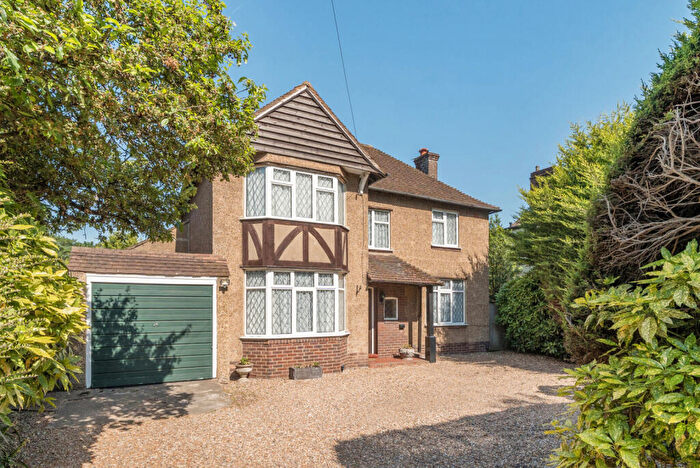 4 Bedroom Detached House For Sale In Byfleet Road, New Haw, KT15