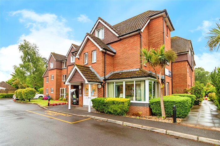 1 Bedroom Flat For Sale In Heathlands Court Beaulieu Road, Dibden Purlieu, Southampton, Hampshire, SO45