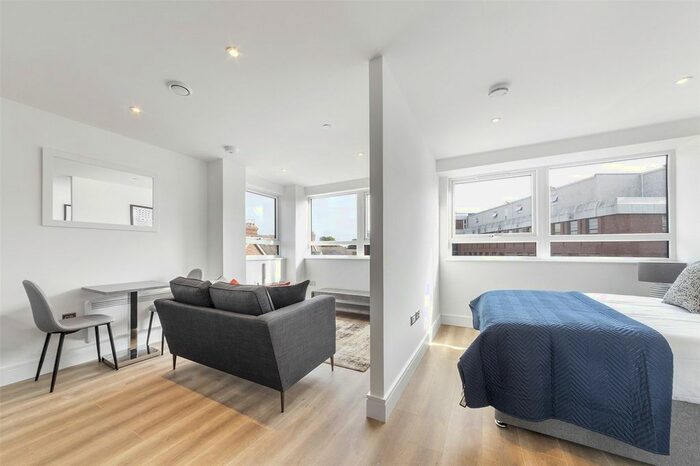 Studio To Rent In Wood Street, East Grinstead, West Sussex, RH19