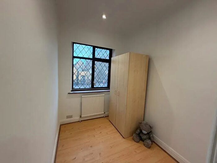 2 Bedroom Flat To Rent In Langland Crescent, Stanmore, HA7